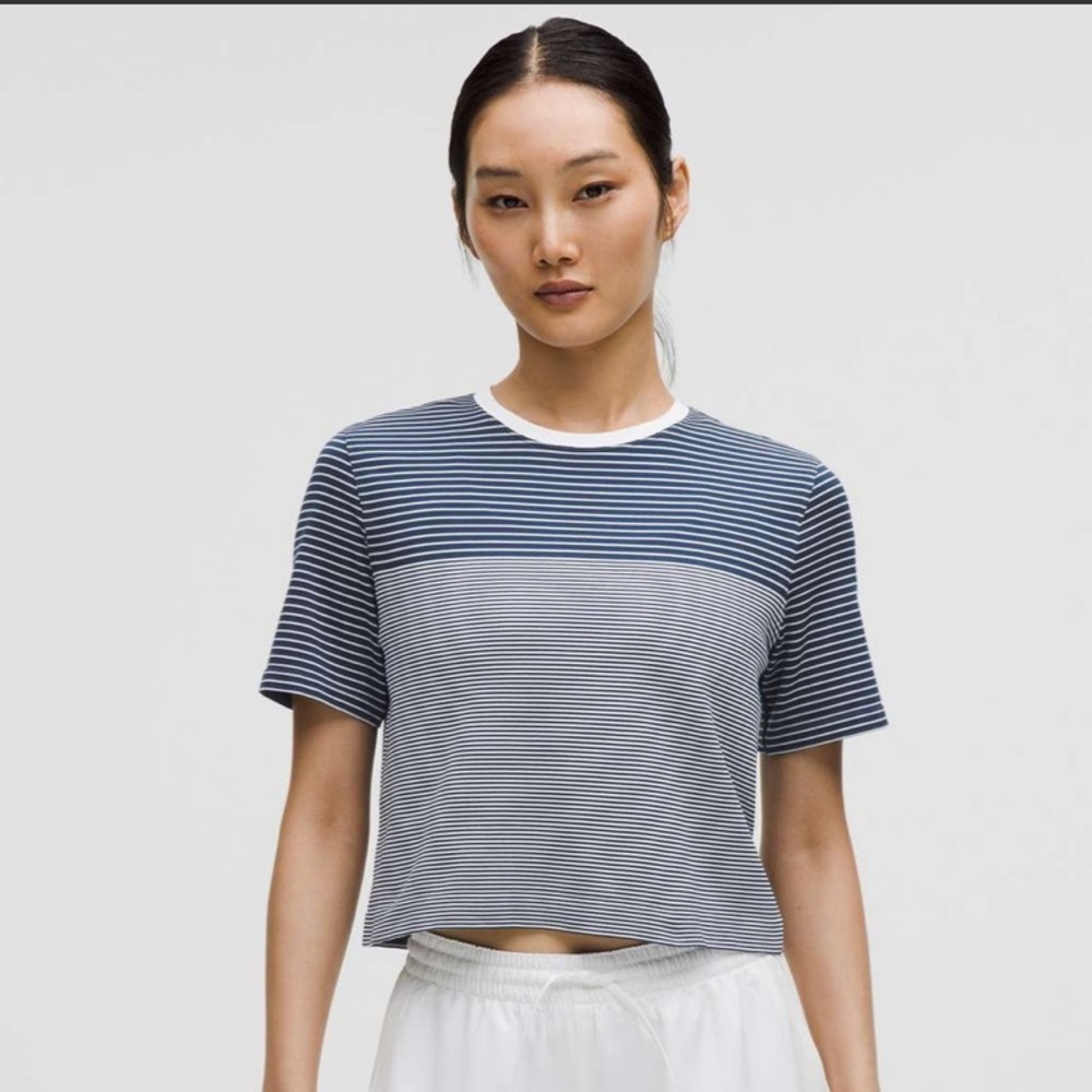 Lululemon Athletica Seamless Classic Fit Mariner Striped Cropped‎ T-Shirt
